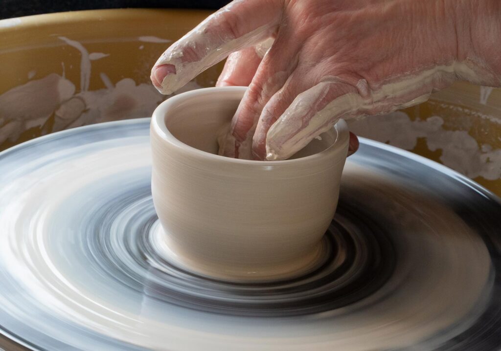 Hand throwing